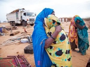 سودانيون يرحبون باقاربهم العائدين من مخيم للاجئين في دارفور
