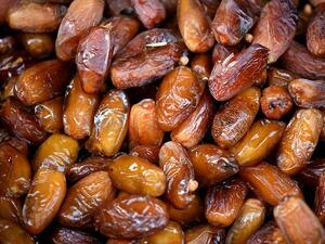 Iftar dates (Source: Wikimedia/Alex Proimos)