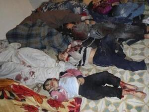 جثث سوريين قال نشطاء ان الجيش النظامي قتلهم في كرم الزيتون قرب حمص 