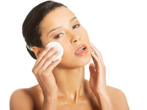 حيل بسيطة لإخفاء الهالات السوداء حول العينين