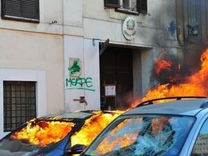 سيارة اضرمت فيها النار في روما