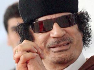 القذافي يتعهد بكبح جماح زعيم سوداني متمرد
