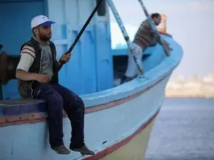اسرائيل توسع منطقة عمل صيادي غزة