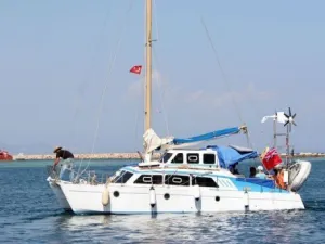 احدى سفن اسطول الحرية