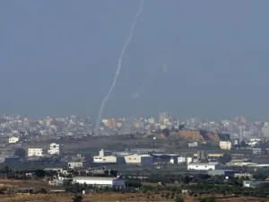 عملية اطلاق صاروخ من غزة باتجاه اسرائيل
