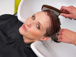 5 أضرار لمنتجات الشعر... احذريها