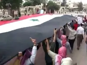لقطة من فيديو نشر على موقع يوتيوب لتظاهرات ضد النظام السوري في مدينة حماة
