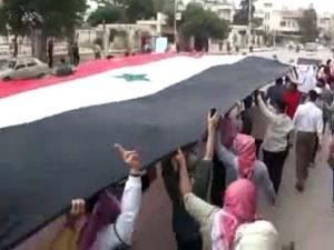 لقطة من فيديو نشر على موقع يوتيوب لتظاهرات ضد النظام السوري في مدينة حماة
