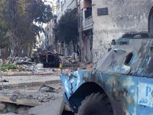 عربتان مصفحتان دمرتا خلال اشتباكات بين قوات الرئيس السوري بشار الاسد وجيش سوريا الحر في حمص
