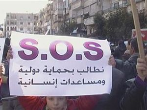 متظاهرون يطالبون بالحماية والمساعدة الانسانية في حمص 

