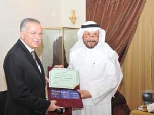 د. عشقي يكرم إحسان أوغلى 
