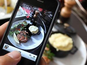 Before some people eat their food, they feel the need to take a pic and send it to everyone. (image courtesy of Fine Dining Lovers)