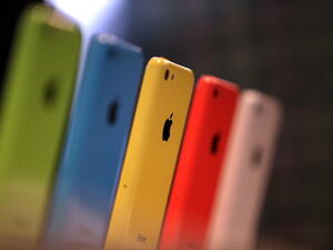 
According to the report, Apple said that its fourth-quarter revenue will be at the high end of its estimated 34 billion dollars to 37 billion dollars in total revenue. 
