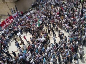 تظاهرة مناهضة للنظام قرب دمشق