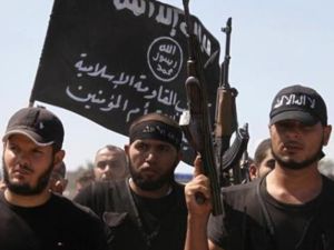 مقاتلون إسلاميون خلال جنازة زميل لهم قتل في حلب

