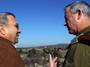 رئيس الاركان الاسرائيلي يني غانتز ووزير الدفاع ايهود باراك في مرتفعات الجولان
