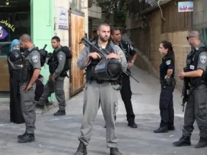 
عناصر من الشرطة الاسرائيلية في بيت حنينا في القدس الشرقية