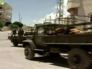 لقطة عن التلفزيون تظهر انتشار الجيش السوري في جسر الشغور 