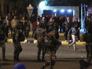 من المواجهات بين الشرطة والمحتجين