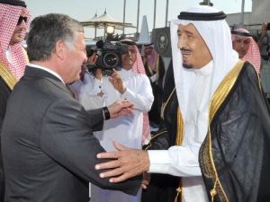 ولي العهد السعودي الامير سلمان بن عبد العزيز يستقبل الملك الاردني عبدالله الثاني في جدة
