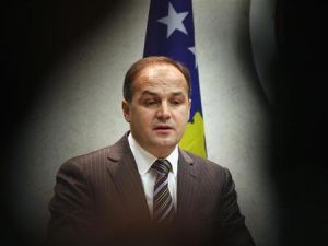 انور خوجة وزير خارجية كوسوفو في تيرانا 
