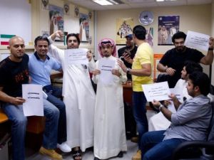 موظفو الجمارك الكويتيون المضربون 
