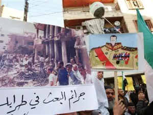لبنانيون وسوريون يتظاهرون ضد الاسد في مدينة طرابلس بشمال لبنان
