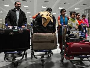 هنود غادروا ليبيا ووصلوا مطار نيودلهي الاحد 27 شباط/فبراير
