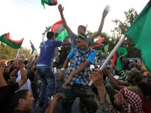 ليبيون يحتفلون في بنغازي
