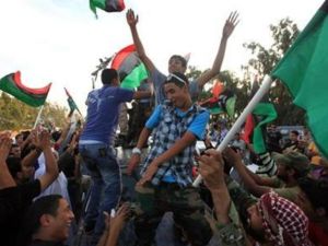 ليبيون يحتفلون في بنغازي
