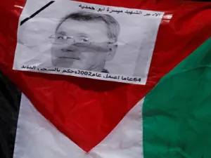 عشرات الإصابات في اشتباكات بين فلسطينيين والجيش الإسرائيلي