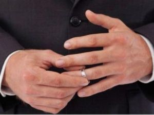 ثلث الرجال غير مخلصين