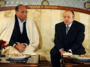  الرئيس التونسي المنصف المرزوقي ( يسار) والرئيس الجزائري عبدالعزيز بوتفليقة