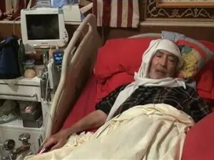 عبد الباسط المقرحي اثناء مقابلة مع رويترز في منزله في طرابلس
