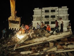 مقتل 38 شخصا في انهيار مبنى قرب بومباي

