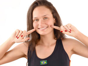 إليكِ 4 خطوات للتخلص من سواد حول الفم