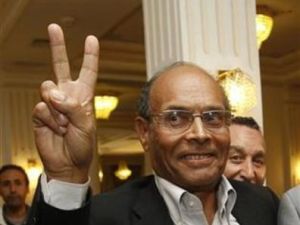 رئيس الجمهورية المؤقت الجديد في تونس المنصف المرزوقي في تونس العاصمة
