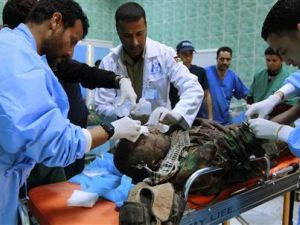 معارض مصاب لدى نقله إلى مستشفى في اجدابيا