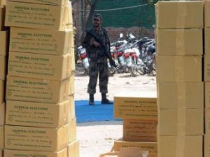 مقتل 14 شخصا انفجار قنبلة في تجمع انتخابي في باكستان
