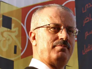 لقاء حاسم بين عباس ورئيس حكومته المستقيل يحدد مصير الحكومة
