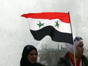 سوريتان من انصار النظام خلال تظاهرة دعم في دمشق
