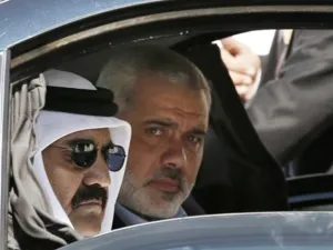 زيارة امير قطر تكسر عزلة غزة 
