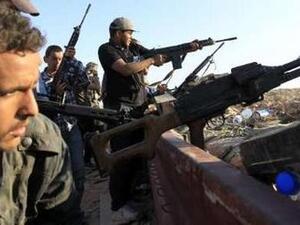 ثوار ليبيون يتخذون مواقع في مدينة مصراتة