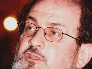 الكاتب البريطاني سلمان رشدي
