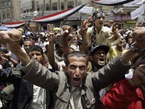 متظاهرون يمنيون يطالبون برحيل صالح في صنعاء يوم الأربعاء
