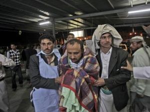 احد المصابين خلال المواجهات في صنعاء