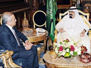 الرئيس اللبناني ميشيل سليمان خلال لقائه مع العاهل السعودي الملك عبدالله بن عبدالعزيز