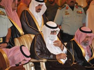 العاهل السعودي الملك عبد الله بن عبد العزيز اثناء جنازة ولي العهد الامير سلطان في الرياض
