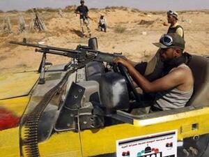 مقاتلون مناهضون للقذافي يدخلون قرية قرب سرت 
