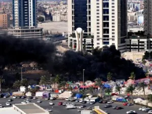 دخان اسود يتصاعد من ساحة اللؤلؤة في المنامة